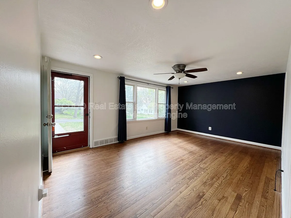 Building Photo - 6008 Melrose Ln