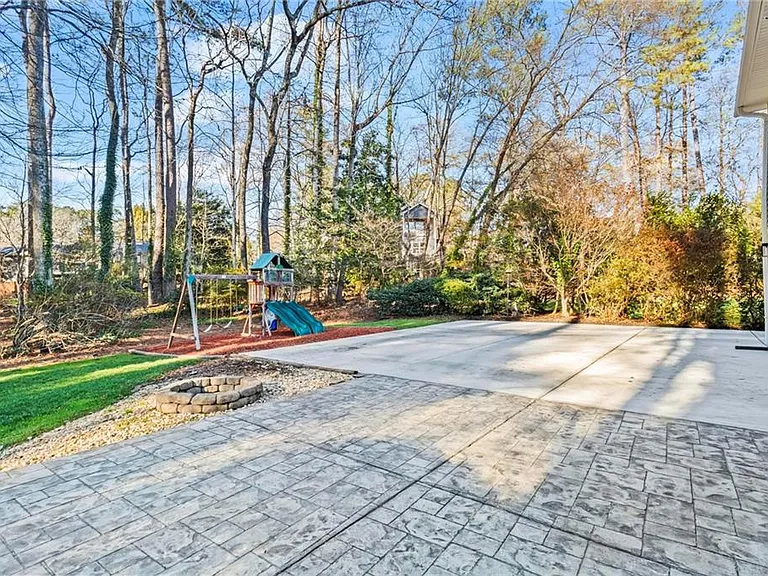 1106 Aurora Ct — Photo 33