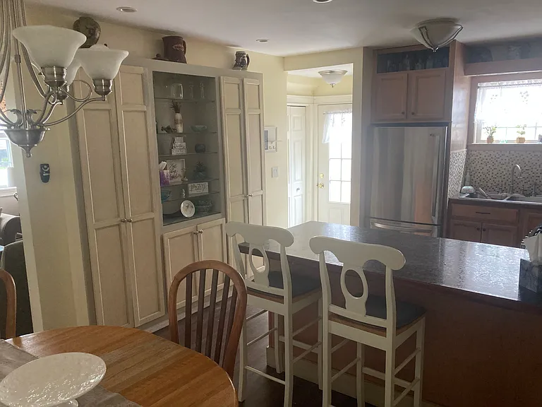 265 Preble St — Photo 4
