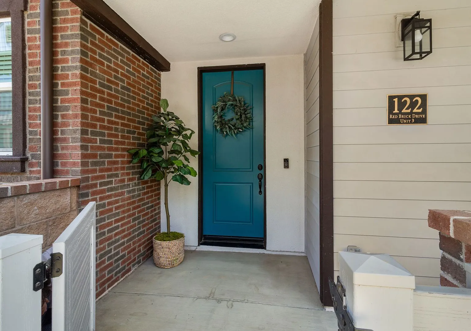 Modern Comfort in The Westerly — Photo 1
