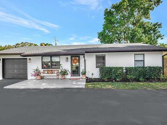 2nd image of 659 Lindell Boulevard