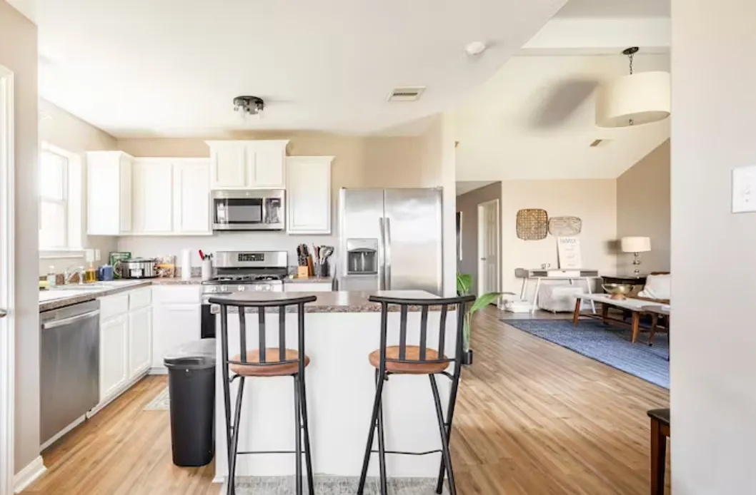 4 bed, $3,900 — Photo 3