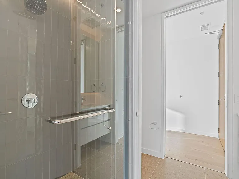 313 W 17th St #1505 — Photo 14