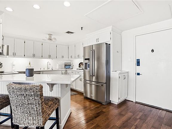 3rd image of 1 Marina Dr #309A-B