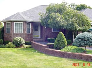 27 Heritage Ln, Saugus, MA 01906