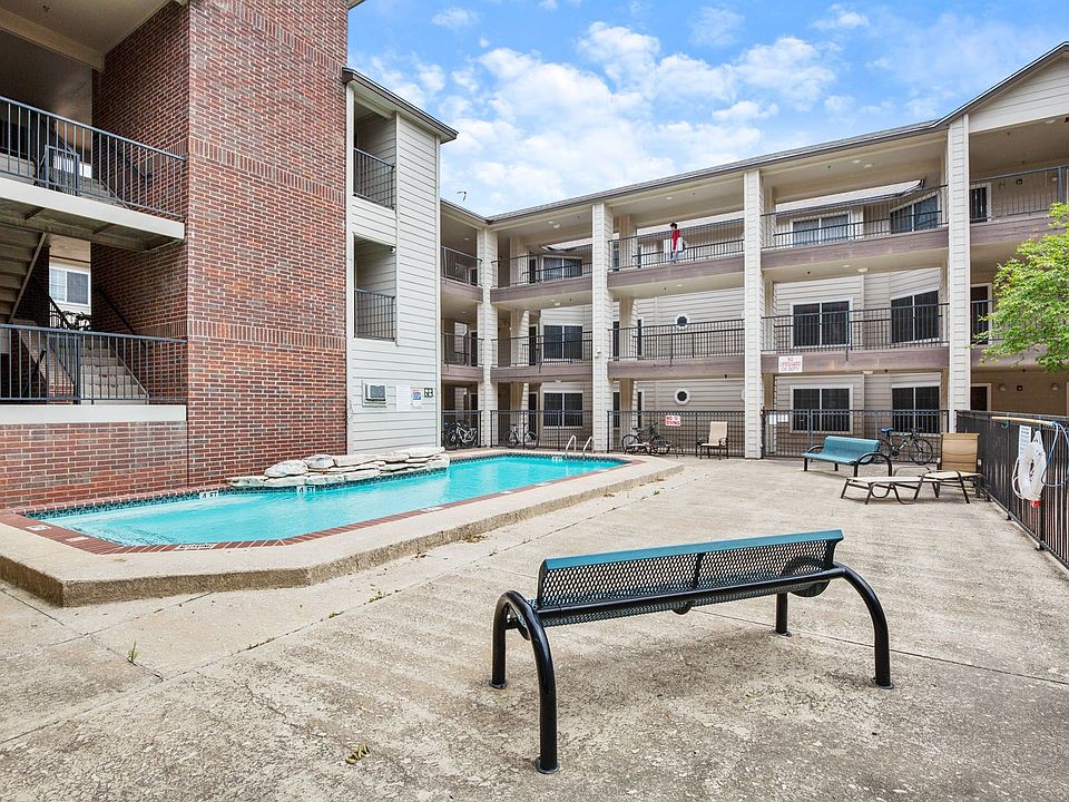 2nd image of 501 W 26th St APT 323