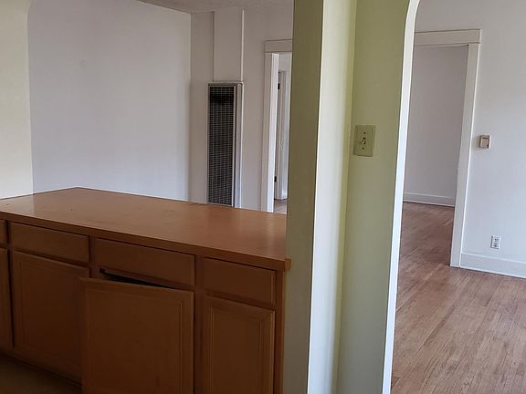 3rd image of 1452 S Carmelina Ave