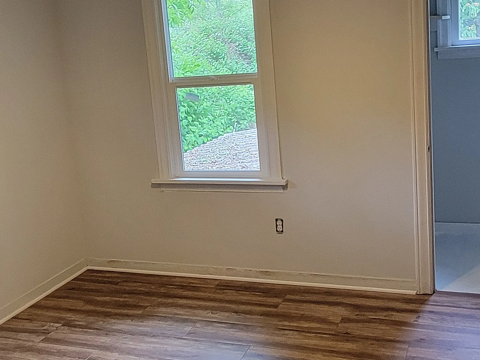 5 bed, 2500 sqft, $750 — Photo 4