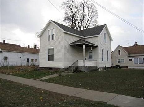 2nd image of 902 East Ave