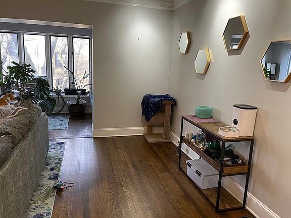 4th image of 3741 N Pine Grove Ave #3