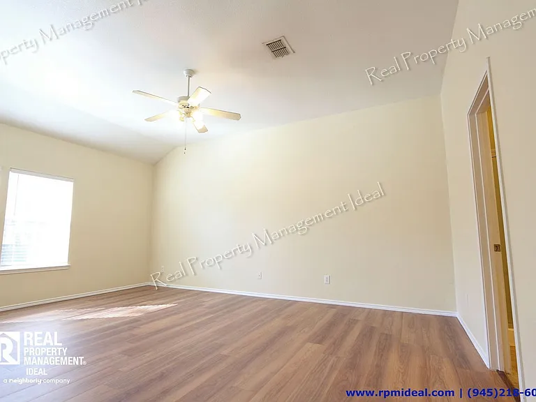 1910 Pin Oak Ln — Photo 15