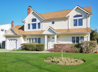 63 Convent Rd, Syosset, NY 11791