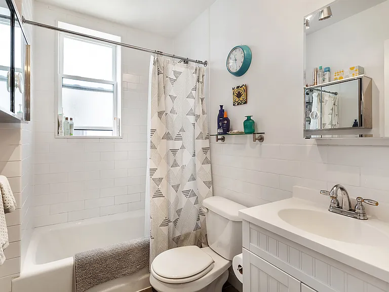 809 8th Ave #2R — Photo 5
