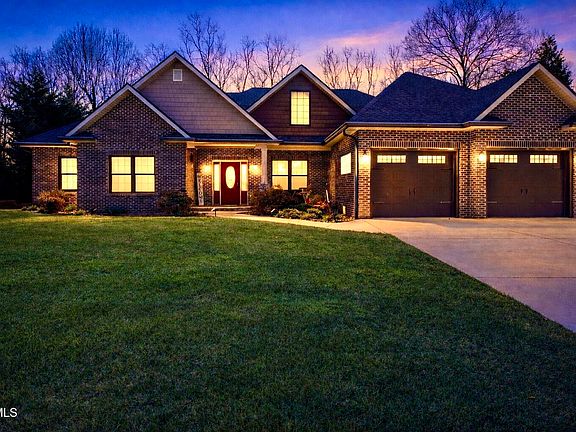 3rd image of 1148 Cliffview Cir