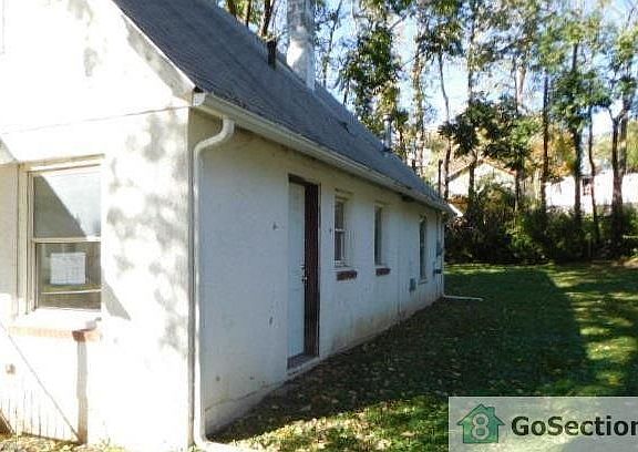 2nd image of 8600 Roberts St