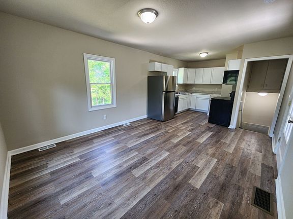 3rd image of 912 King Ave