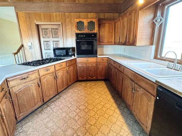2550 Inkpaduta Ave, Webster City, IA 50595