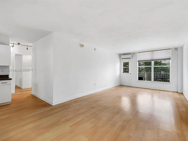 1300 Lincoln Rd #B402 — Photo 4