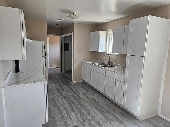 3rd image of 338 Thurston Ln