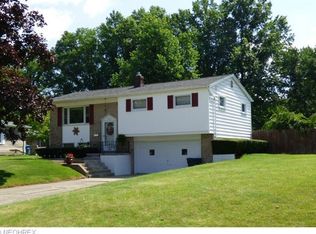 3015 Green Acres Dr, Youngstown, OH 44505