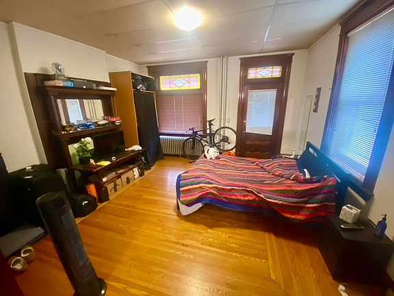 4th image of 2365 Victor St #1