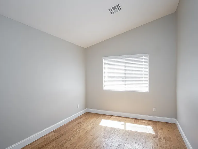537 Bay Bridge Dr — Photo 12