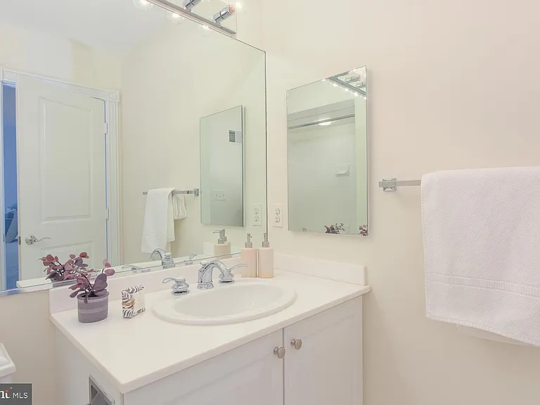 720 Potomac St — Photo 36
