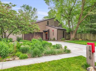 1910 Stratford Ct, Champaign, IL 61821