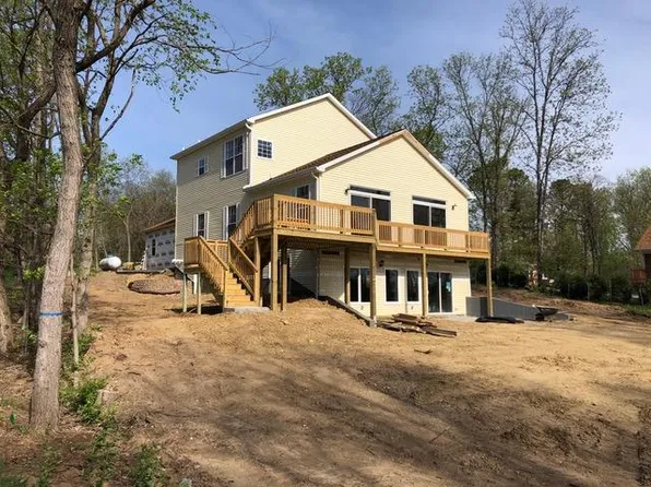 2275 Walton Lake Dr, Fairfield, IA 52556