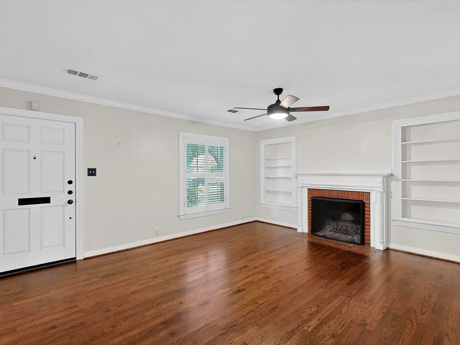 4810 Stanford Ave — Photo 4