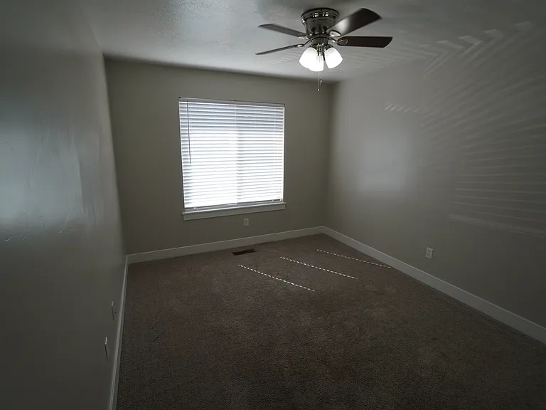 3 bed, 1.0 bath, 1092 sqft, $1,550 — Photo 11