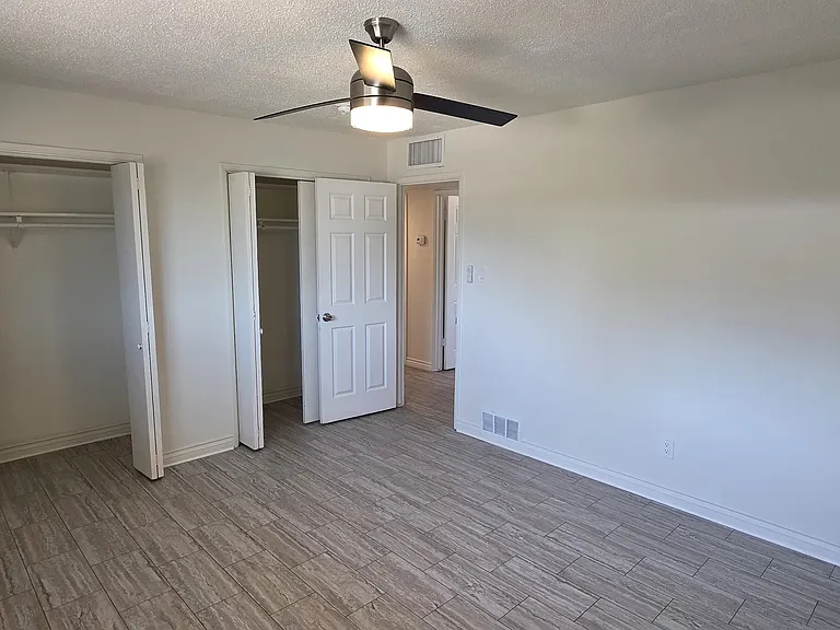 1201 E Barcelona Ave — Photo 28
