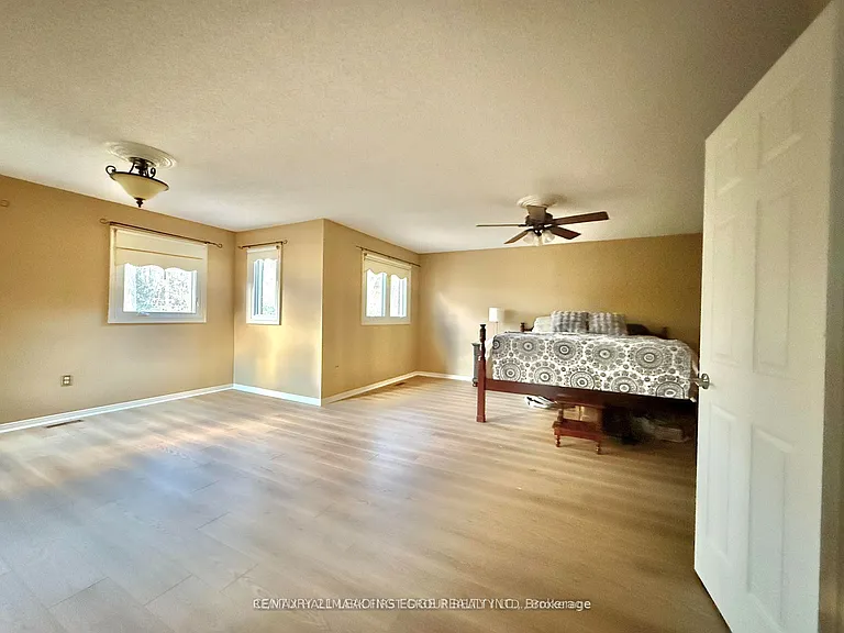 492 Palmtree Cres — Photo 9