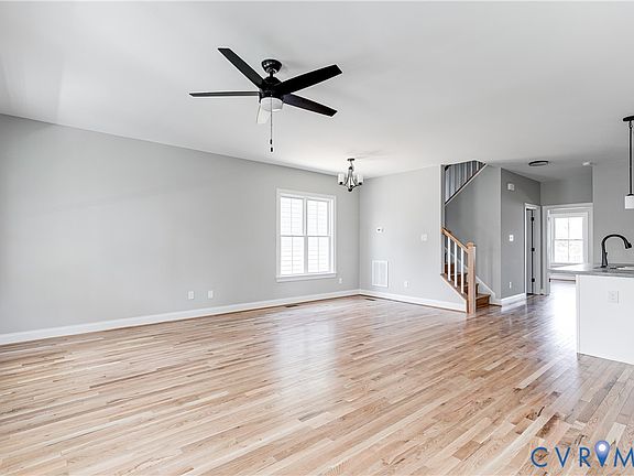 4th image of 1906 Wood St