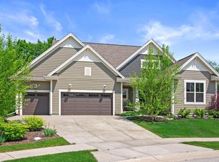 1587 Cambridge Ct, Hubertus, WI 53033