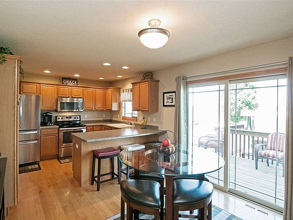 2nd image of 690 Strathmoor Dr
