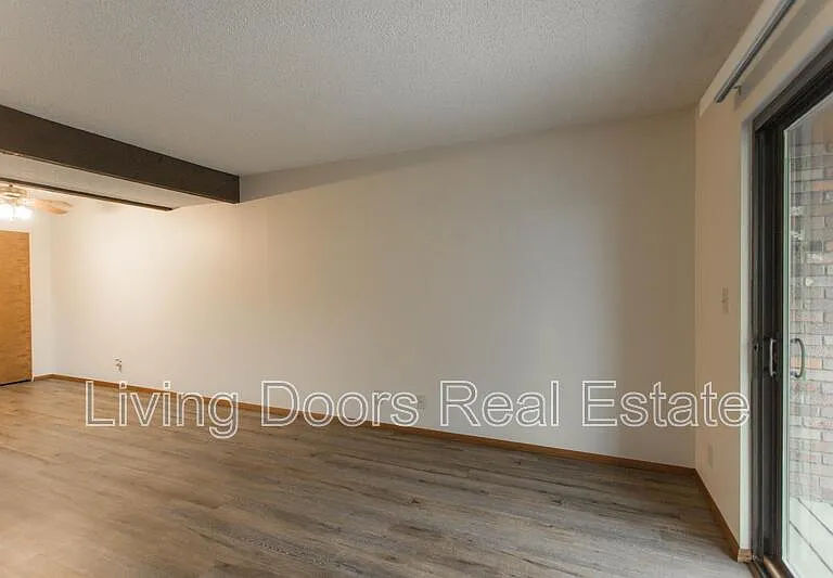 1935 N Lincoln Ave #106 — Photo 11
