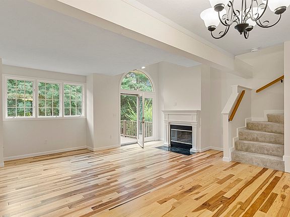 5th image of 11 Rosewood Ln #11