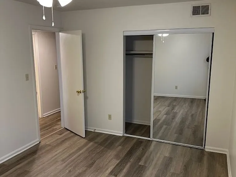 2309 W Broadway — Photo 22