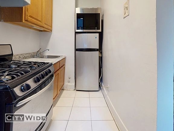 3rd image of 1007 2nd Ave #2RW