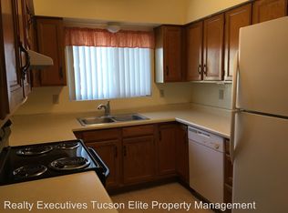 8136 E Rivenoak Dr, Tucson, AZ 85715