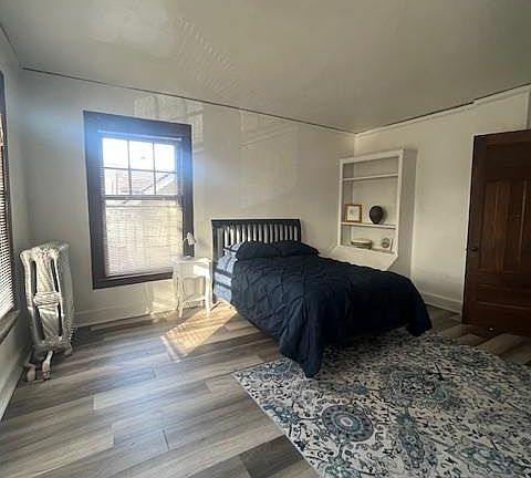3rd image of 2854 N Summit Ave