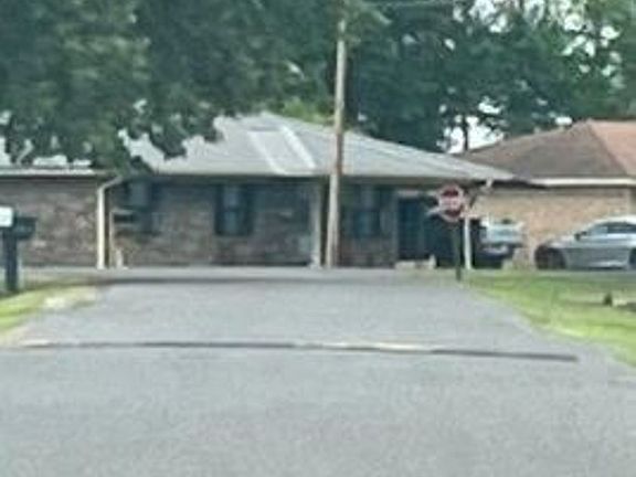 Exterior Neighborhood (street photo)