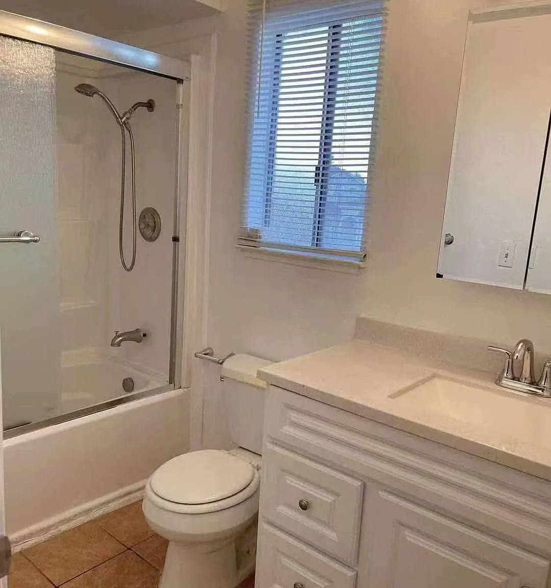 1 bed, 4300 sqft, $2,000 — Photo 3