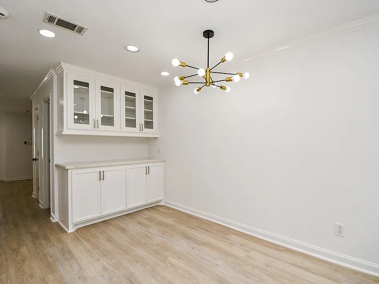 6114 Kirby Dr — Photo 13