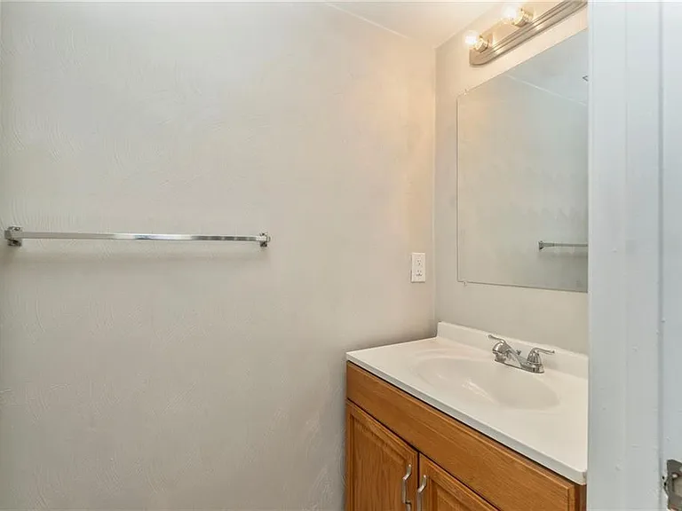 5989 Clear Springs Ct — Photo 17