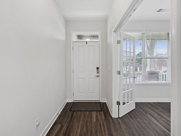 4th image of 325 Twelve Oaks Ln