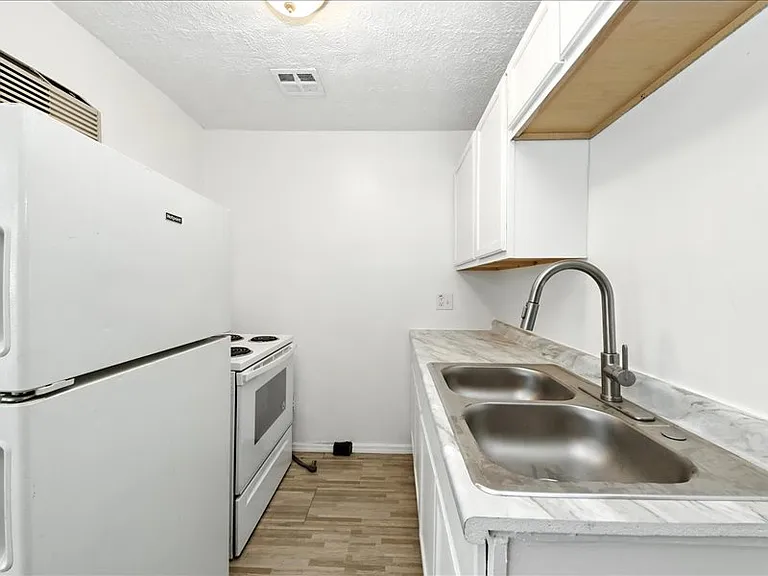 2145 Harrison Ave #16 — Photo 8