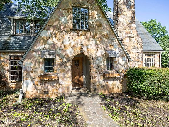 2nd image of 1002 E Nokomis Cir