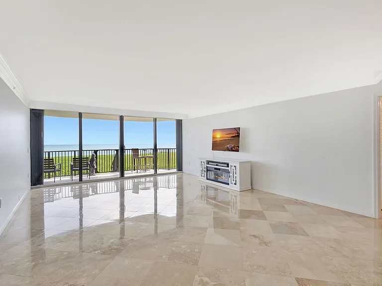 400 Beach Rd #103 — Photo 3